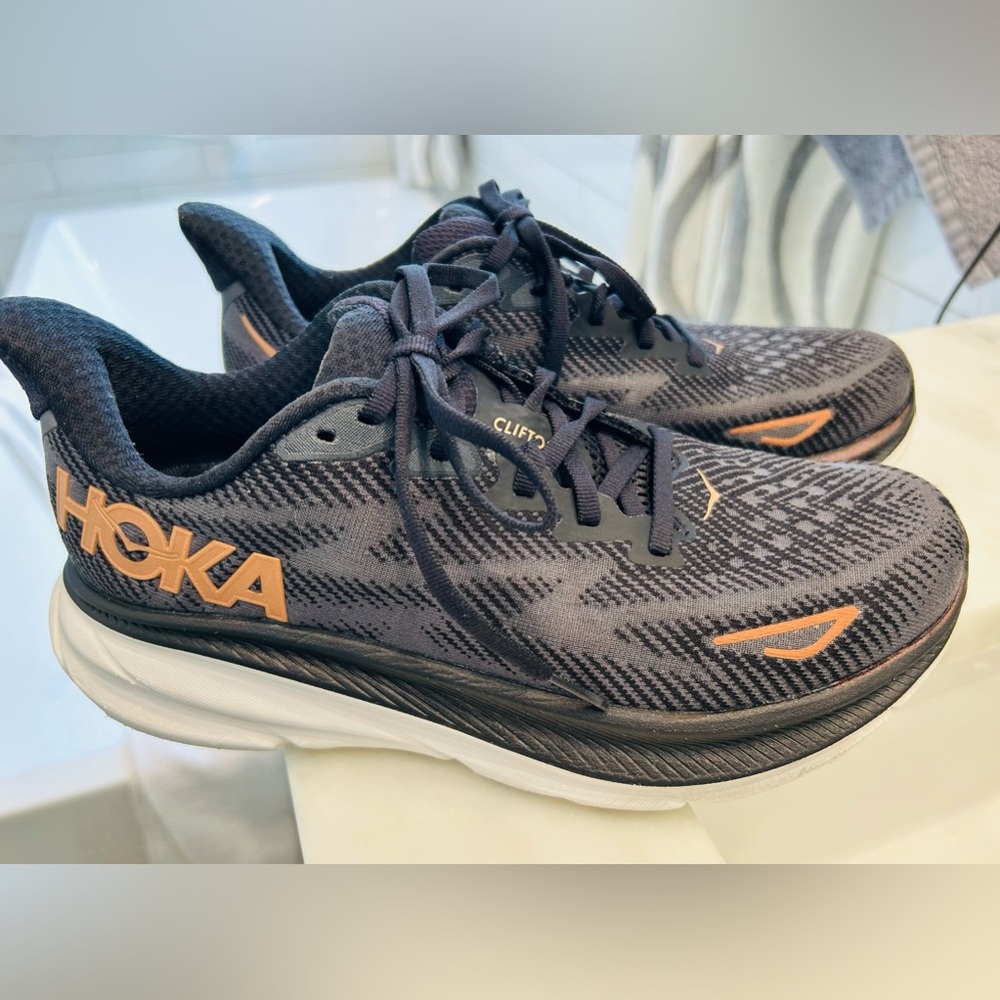 Hoka Clifton 9 women’s size 7B - Black/Copper/Rose Gold